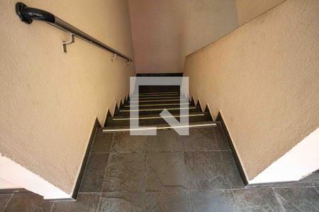 Apartamento à venda com 65m², 2 quartos e 1 vagaEscada