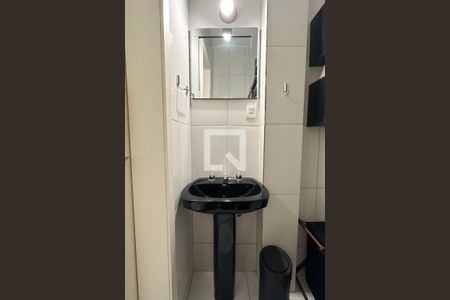 Banheiro de kitnet/studio à venda com 1 quarto, 22m² em Copacabana, Rio de Janeiro
