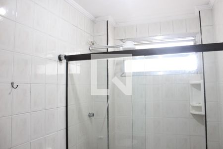 Banheiro de kitnet/studio para alugar com 1 quarto, 50m² em Centro, São Vicente