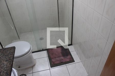 Banheiro de kitnet/studio para alugar com 1 quarto, 50m² em Centro, São Vicente