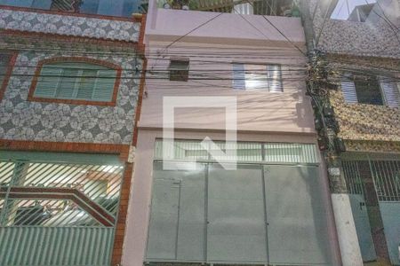 Casa à venda com 73m², 2 quartos e 2 vagas Casa à venda com 73m², 2 quartos e 2 vagasFachada