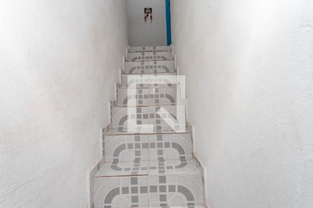 Casa à venda com 73m², 2 quartos e 2 vagas Casa à venda com 73m², 2 quartos e 2 vagasEscada de entrada