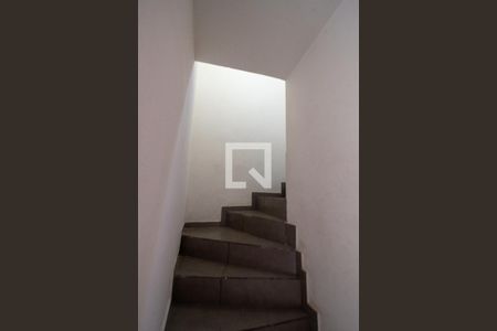 Casa à venda com 160m², 3 quartos e 1 vaga Casa à venda com 160m², 3 quartos e 1 vagaEscada