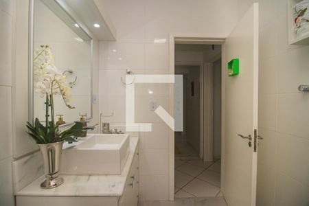 Casa à venda com 178m², 4 quartos e 2 vagasBanheiro Social