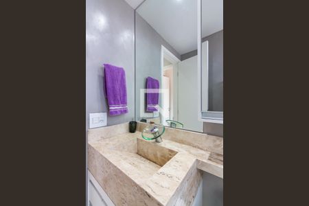 Banheiro de apartamento à venda com 2 quartos, 49m² em Jaguaribe, Osasco