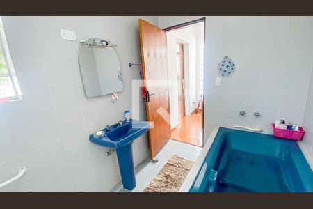 Casa à venda com 246m², 3 quartos e 4 vagasBanheiro da Suíte