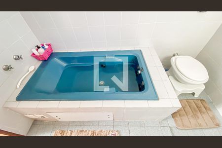 Casa à venda com 246m², 3 quartos e 4 vagasBanheiro da Suíte