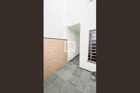 Casa à venda com 246m², 3 quartos e 4 vagasCorredor - Quintal