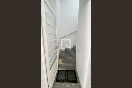 Casa à venda com 246m², 3 quartos e 4 vagasEscada