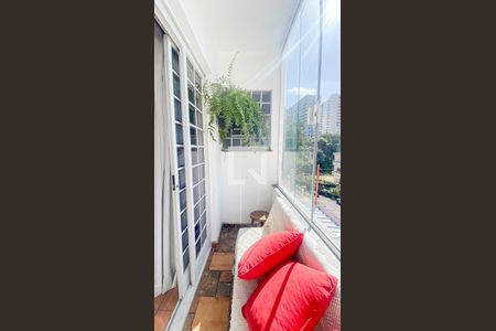 Casa à venda com 246m², 3 quartos e 4 vagasVaranda Suite