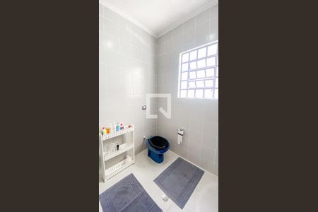 Casa à venda com 246m², 3 quartos e 4 vagasBanheiro