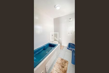 Casa à venda com 246m², 3 quartos e 4 vagasBanheiro da Suíte