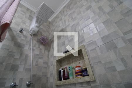 Casa à venda com 175m², 3 quartos e 4 vagasChuveiro banheiro da suíte 2