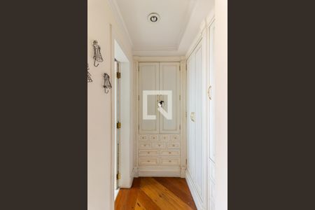 Apartamento para alugar com 317m², 4 quartos e 5 vagasSuíte 2 - Quarto - Armários