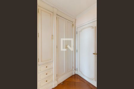 Apartamento para alugar com 317m², 4 quartos e 5 vagasSuíte 1 - Quarto - Armários
