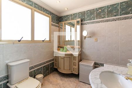 Apartamento para alugar com 317m², 4 quartos e 5 vagasSuíte 4 - Banheiro