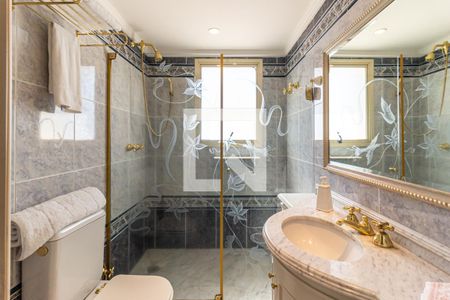 Apartamento para alugar com 317m², 4 quartos e 5 vagasSuíte 3 - Banheiro