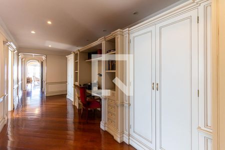 Apartamento para alugar com 317m², 4 quartos e 5 vagasCorredor