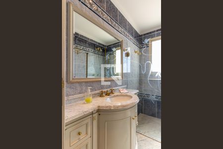 Apartamento para alugar com 317m², 4 quartos e 5 vagasSuíte 2 - Banheiro