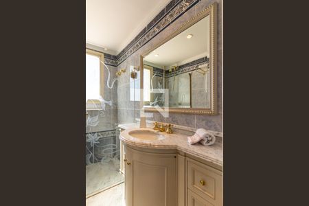 Apartamento para alugar com 317m², 4 quartos e 5 vagasSuíte 3 - Banheiro