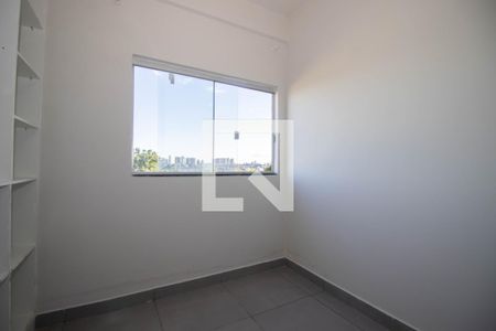 Quarto 2 de apartamento para alugar com 2 quartos, 68m² em Setor Habitacional Vicente Pires, Brasília