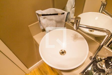 Apartamento à venda com 103m², 2 quartos e 2 vagasDetalhe do banheiro