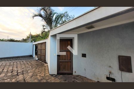 Casa para alugar com 411m², 5 quartos e 12 vagasFachada