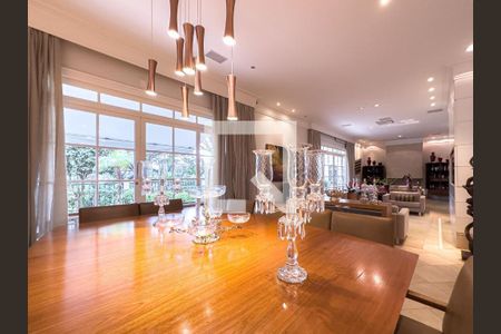 Casa à venda com 5 quartos, 584m² em Vila Madalena, São Paulo