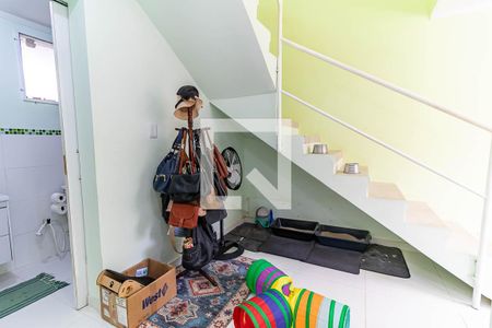 Casa à venda com 150m², 3 quartos e 1 vaga Casa à venda com 150m², 3 quartos e 1 vagaEscada