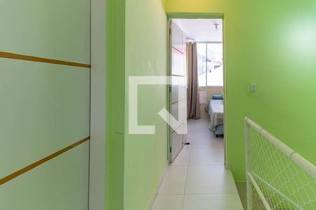 Casa à venda com 150m², 3 quartos e 1 vaga Casa à venda com 150m², 3 quartos e 1 vagaEscada