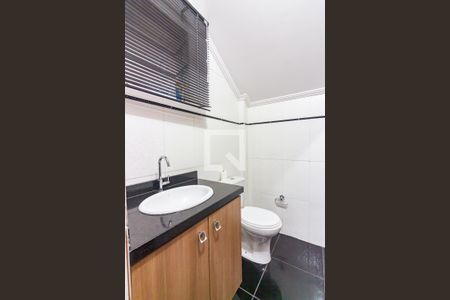 Casa à venda com 280m², 4 quartos e 6 vagasBanheiro de Serviço