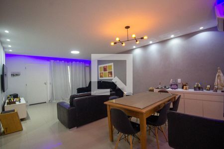 Sala de casa de condomínio para alugar com 4 quartos, 210m² em Vargem Grande, Rio de Janeiro