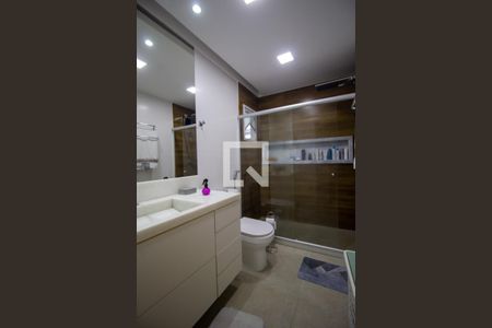 Banheiro da Suíte de casa de condomínio para alugar com 4 quartos, 210m² em Vargem Grande, Rio de Janeiro