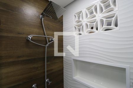 Apartamento para alugar com 80m², 2 quartos e 2 vagasDetalhe do Banheiro da Suite