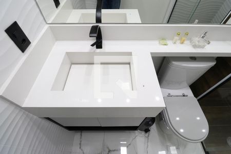 Apartamento para alugar com 80m², 2 quartos e 2 vagasDetalhe do Banheiro da Suite