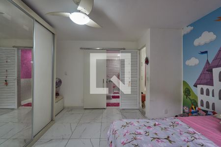 Casa à venda com 200m², 5 quartos e 3 vagasQuarto Suite 2