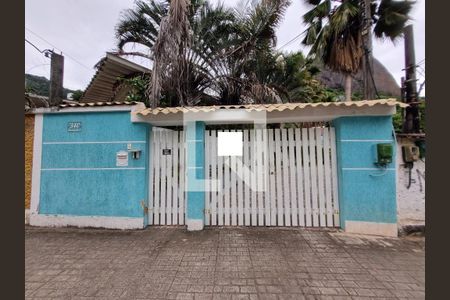 Casa à venda com 200m², 5 quartos e 3 vagasFachada