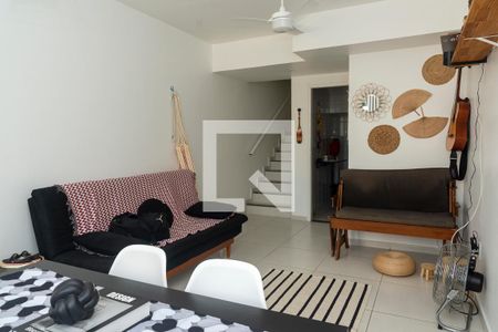 Casa de condomínio à venda com 87m², 2 quartos e 2 vagasSala