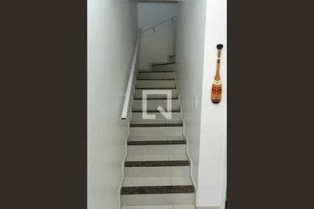 Escada 2 pavimento de casa de condomínio à venda com 2 quartos, 87m² em Taquara, Rio de Janeiro