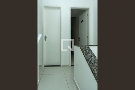 Escada 2 pavimento de casa de condomínio à venda com 2 quartos, 87m² em Taquara, Rio de Janeiro