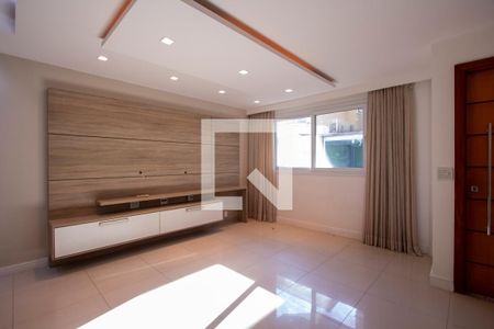 Sala de casa de condomínio à venda com 5 quartos, 240m² em São Francisco, Niterói