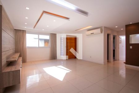 Casa de condomínio à venda com 240m², 4 quartos e 1 vagaSala