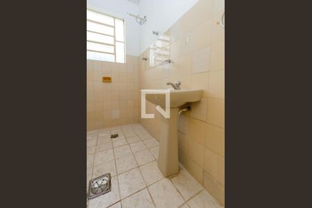 Banheiro de casa para alugar com 1 quarto, 60m² em Salgado Filho, Belo Horizonte
