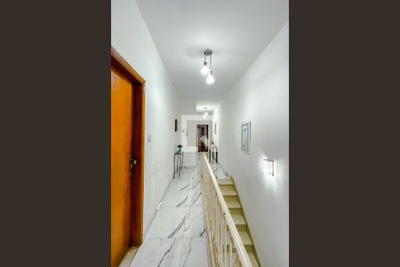 Casa à venda com 230m², 3 quartos e 3 vagasHall