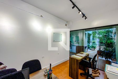 Casa à venda com 230m², 3 quartos e 3 vagasEscritório