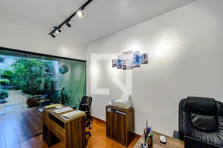 Casa à venda com 230m², 3 quartos e 3 vagasEscritório