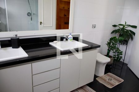 Apartamento à venda com 194m², 4 quartos e 3 vagasBanheiro da Suíte 3