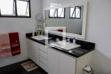 Apartamento à venda com 194m², 4 quartos e 3 vagasBanheiro da Suíte 3