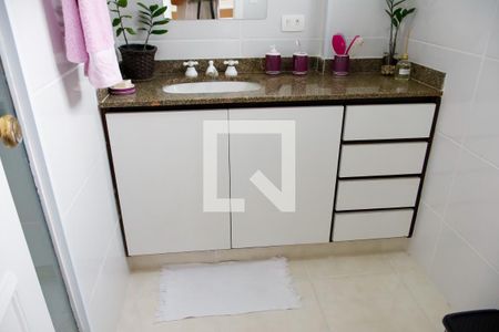 Apartamento à venda com 194m², 4 quartos e 3 vagasBanheiro da Suíte 2