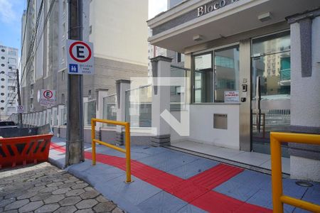 Apartamento para alugar com 64m², 2 quartos e 1 vagaFachada